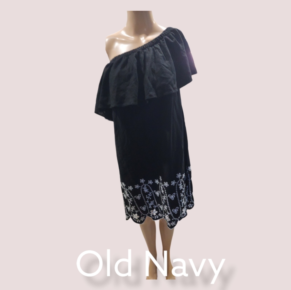 NWT Old Navy Embroidered Dress